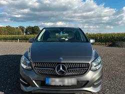 Grau Gebraucht 2015 Mercedes B180 Van / Kleinbus | 11.490 €