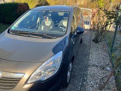 Grau Gebraucht 2013 Opel Meriva Edition Van / Kleinbus | 6.000 € (Fairer Preis)