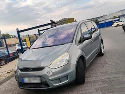 Grau Gebraucht 2009 Ford S-MAX S Van / Kleinbus | 5.000 € (Fairer Preis)