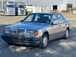 Grau Gebraucht 1993 Mercedes E200 Limousine | 3.200 €