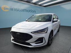 Weiß Gebraucht 2022 Ford Focus Limousine | 19.499 € (Fairer Preis)