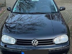 Schwarz Gebraucht 2002 VW Golf IV Kleinwagen | 1.500 €