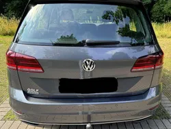 Grau Gebraucht 2020 VW Golf Sportsvan Highline Van / Kleinbus | 19.600 € (Fairer Preis)