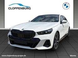 Alpinweiss iii Neu 2025 BMW 520 M Sport Limousine | 63.640 € (Guter Preis)