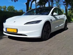 Weiß Gebraucht 2024 Tesla Model 3 Long Range Limousine | 47.999 €