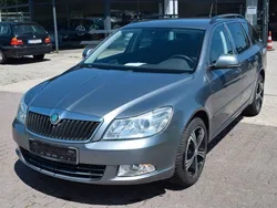 Grau Gebraucht 2013 Skoda Octavia Ambition Kombi | 8.998 € (Fairer Preis)