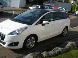 Weiß metallic Gebraucht 2015 Peugeot 5008 Allure Van / Kleinbus | 16.500 €