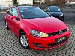 Tornadorot Gebraucht 2015 VW Golf VII Trendline Kleinwagen | 7.999 € (Superpreis)