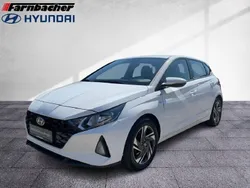 Weiß Gebraucht 2021 Hyundai i20 Intro Edition Limousine | 15.890 € (Etwas zu teuer)