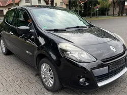Schwarz Gebraucht 2012 Renault Clio IV Kleinwagen | 5.500 €