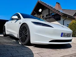 Weiß Gebraucht 2023 Tesla Model 3 Limousine | 35.500 € (Teuer)