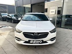 Weiß Gebraucht 2017 Opel Insignia Business Limousine | 10.900 € (Fairer Preis)