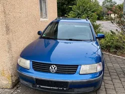 Blau Gebraucht 1997 VW Passat Kombi | 1.000 €