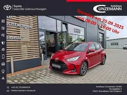 Karminarot metallic Gebraucht 2022 Toyota Yaris Hybrid Basis Limousine | 18.520 € (Fairer Preis)