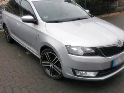 Silber Gebraucht 2014 Skoda Rapid Limousine | 3.150 €