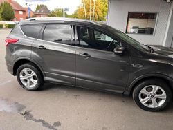 Grau Gebraucht 2016 Ford Kuga SUV | 10.900 € (Fairer Preis)
