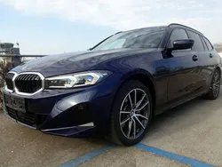 Blau Gebraucht 2024 BMW 330e Comfort Edition Kombi | 40.460 € (Superpreis)