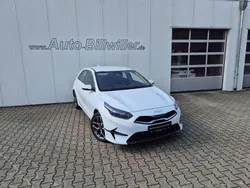 Carraraweiß Gebraucht 2024 Kia Ceed Spirit Limousine | 24.300 € (Fairer Preis)