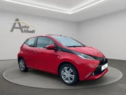 Rot Gebraucht 2015 Toyota Aygo X-wave Kleinwagen | 7.899 € (Fairer Preis)
