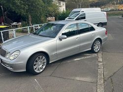 Silber Gebraucht 2005 Mercedes E320 Limousine | 8.000 € (Teuer)