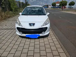Weiß Gebraucht 2009 Peugeot 207 Urban Move Kleinwagen | 2.950 € (Fairer Preis)