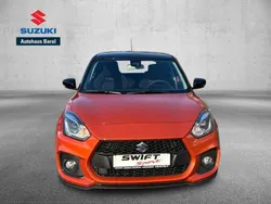 Flame orange pearl /super blac Gebraucht 2023 Suzuki Swift Sport Kleinwagen | 22.420 € (Fairer Preis)