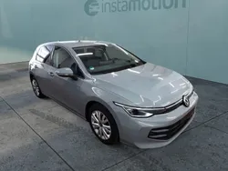 Grau Gebraucht 2024 VW Golf VIII Life Limousine | 28.925 € (Fairer Preis)