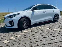 Weiß Gebraucht 2020 Kia ProCeed GT 2 Kleinwagen | 19.999 € (Guter Preis)