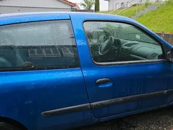 Blau Gebraucht 2009 Renault Clio II Kleinwagen | 2.200 €