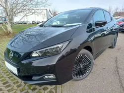 Black (m) Gebraucht 2023 Nissan Leaf N-Connecta Kleinwagen | 20.750 € (Teuer)