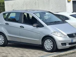 Silber Gebraucht 2004 Mercedes A170 | 1.900 €