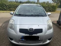 Silber Gebraucht 2007 Toyota Yaris Kleinwagen | 1.700 € (Guter Preis)