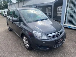 Grau Gebraucht 2012 Opel Zafira Family Van / Kleinbus | 4.100 € (Guter Preis)