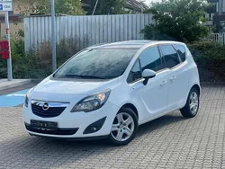 Casablanca weiss Gebraucht 2012 Opel Meriva Color Edition Van / Kleinbus | 3.890 € (Fairer Preis)