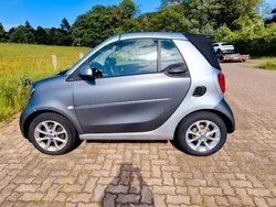 Grau Gebraucht 2016 Smart ForTwo Cabrio Passion Cabrio | 12.490 € (Fairer Preis)
