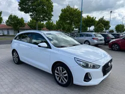 Weiß Gebraucht 2017 Hyundai i30 Premium Limousine | 13.500 € (Fairer Preis)