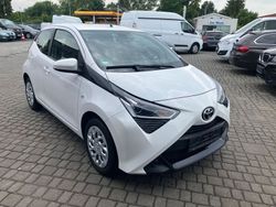 Weiß Gebraucht 2021 Toyota Aygo X-play Kleinwagen | 7.500 € (Fairer Preis)