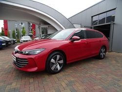 Rot Gebraucht 2025 VW Passat IQ Drive Kombi | 35.950 € (Guter Preis)