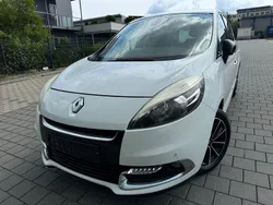 Weiß Gebraucht 2014 Renault Scénic III Bose Edition Van / Kleinbus | 3.890 € (Superpreis)