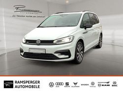 Weiß (oryxweiß perlmutteffekt) Gebraucht 2024 VW Touran Style Van / Kleinbus | 40.890 € (Fairer Preis)