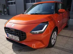 Flame orange pearl Gebraucht 2024 Suzuki Swift Club Limousine | 16.830 € (Fairer Preis)