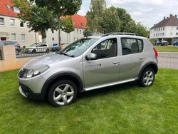 Grau Gebraucht 2011 Dacia Sandero Stepway Kleinwagen | 2.950 € (Fairer Preis)