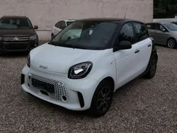 Karosserie in white (metallic) Gebraucht 2022 Smart ForFour Electric Drive Kleinwagen | 9.990 € (Fairer Preis)