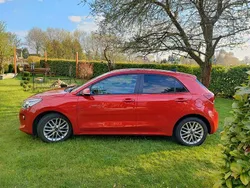 Rot Gebraucht 2019 Kia Rio DREAM-TEAM Edition Limousine | 12.000 € (Fairer Preis)