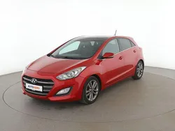 Rot Gebraucht 2016 Hyundai i30 Passion Limousine | 10.200 € (Fairer Preis)