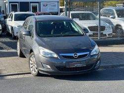 Grau Gebraucht 2012 Opel Astra Design Edition Limousine | 7.000 € (Etwas zu teuer)