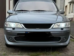 Grau Gebraucht 2001 Opel Vectra Sport Limousine | 2.599 € (Teuer)