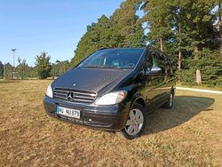 Schwarz Gebraucht 2011 Mercedes Viano Edition Van / Kleinbus | 10.500 € (Fairer Preis)