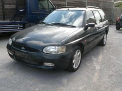 Grün Gebraucht 1996 Ford Escort Ghia Kombi | 1.850 €
