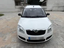 Weiß Gebraucht 2009 Skoda Roomster Kombi | 2.399 € (Guter Preis)